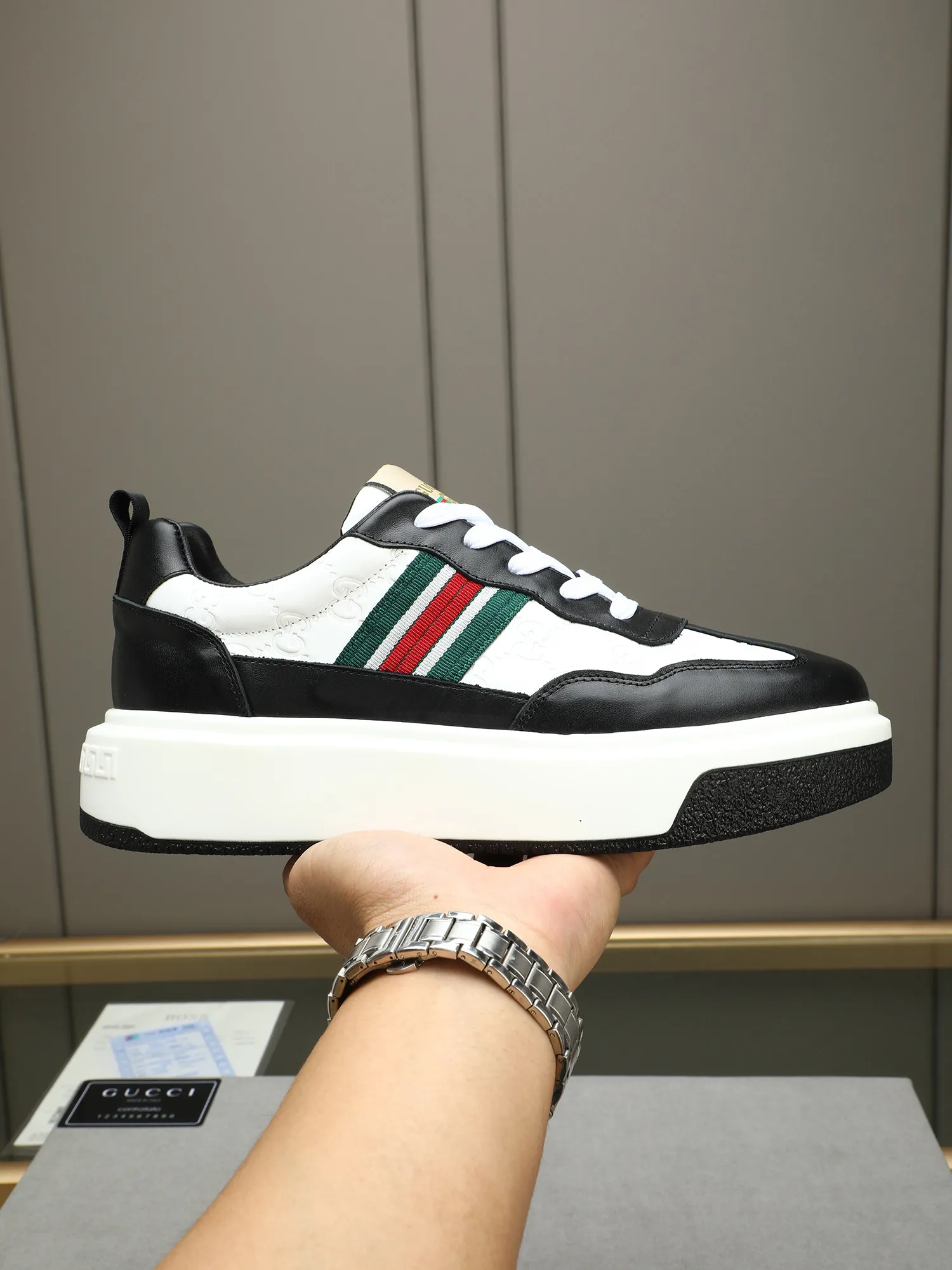 Men's shoes 💰480 New men's shoes GUCCI Fashion trend Made of first-layer calfskin ➕ washed sheep lining! The foot feels super comfortable and the workmanship is impeccable. Foam ultra-light outsole, size: 38-44 (45 customized) 4 colors to choose from!
